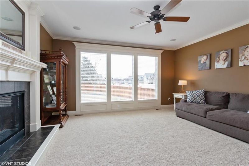 13821 Bradshaw St, Overland Park, KS 66221