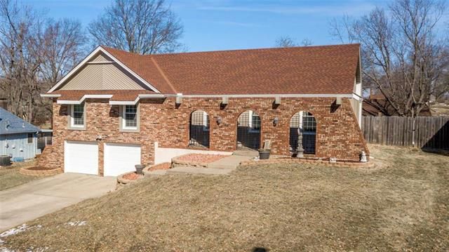 10208 E 96th St, Kansas City, MO 64134