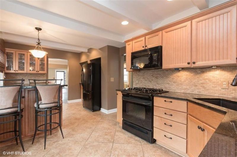 9 E 55th St, Kansas City, MO 64113