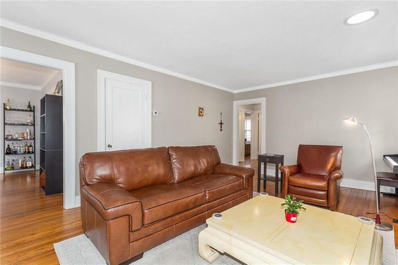 201 E 65th St, Kansas City, MO 64113