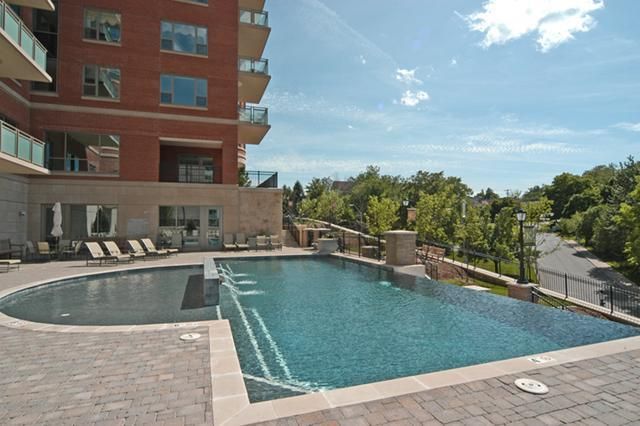 4950 Central St #905, Kansas City, MO 64112