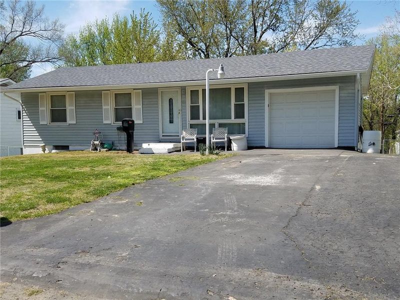 7606 E 52 St, Kansas City, MO 64129