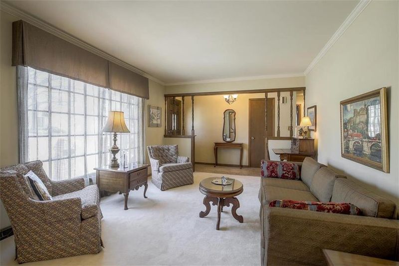 10012 Juniper Ln, Overland Park, KS 66207