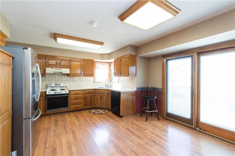 8916 Lamar Ave, Overland Park, KS 66207