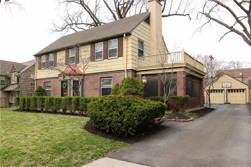 1000 Romany Rd, Kansas City, MO 64113