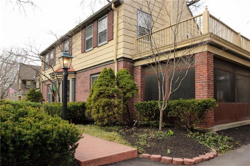 1000 Romany Rd, Kansas City, MO 64113