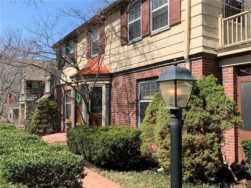 1000 Romany Rd, Kansas City, MO 64113