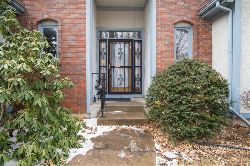 11424 Summit St, Kansas City, MO 64114