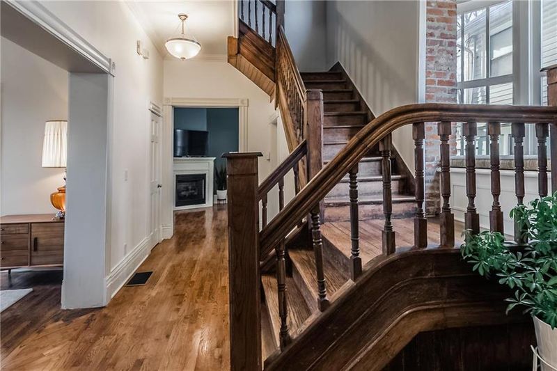 2526 Tracy Ave, Kansas City, MO 64108