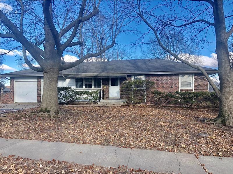 8521 Elm Ave, Raytown, MO 64138