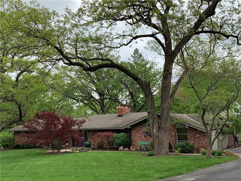 10051 Roe Ave, Overland Park, KS 66207