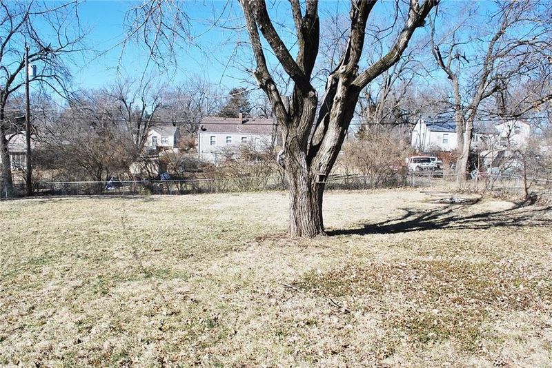 6804 Bristol Ave, Kansas City, MO 64133