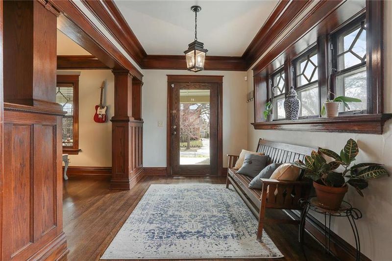 5732 Central St, Kansas City, MO 64113