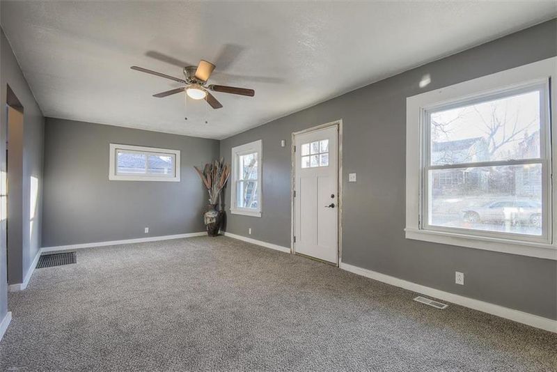 5622 Wayne Ave, Kansas City, MO 64110