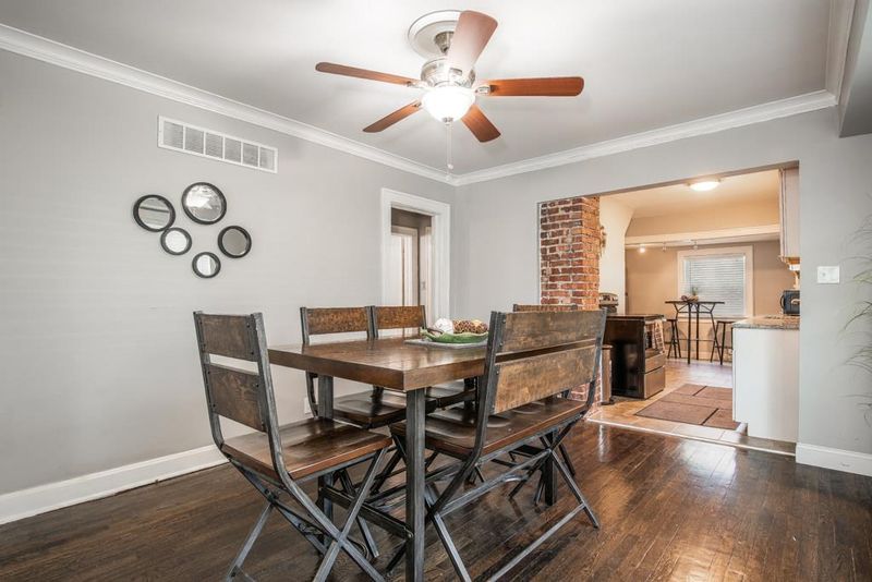 318 E 75th St, Kansas City, MO 64114
