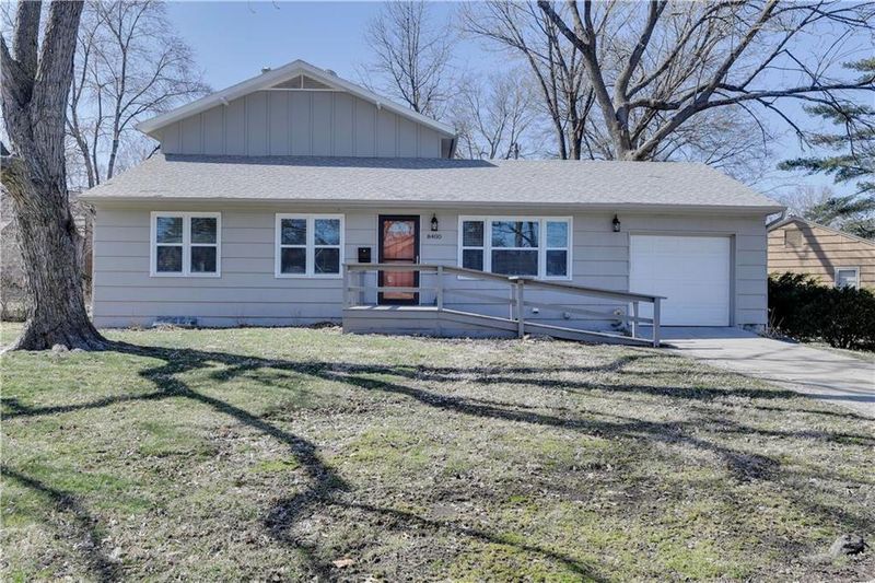 8400 W 68th Ter, Overland Park, KS 66204