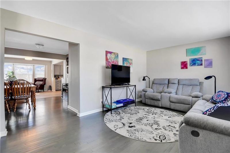 8400 W 68th Ter, Overland Park, KS 66204