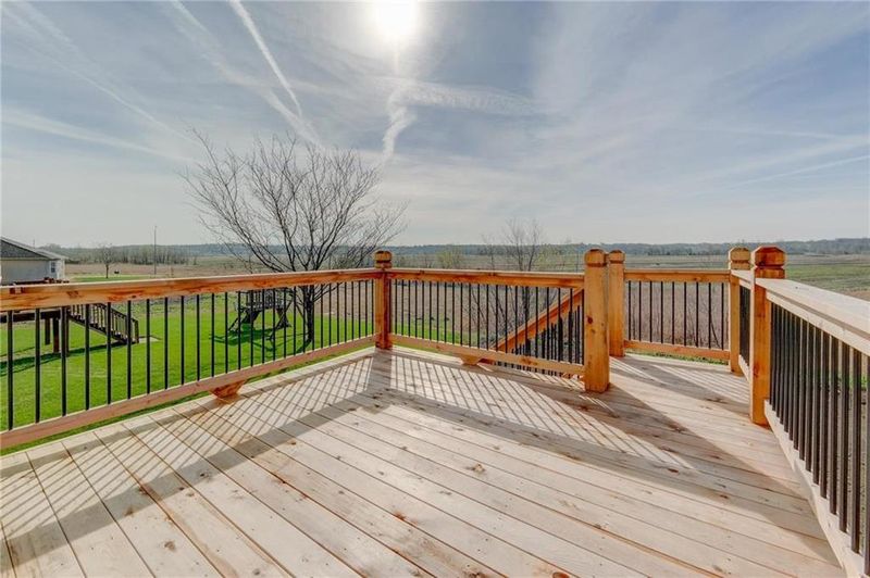 12423 Live Oak Cir, Peculiar, MO 64078