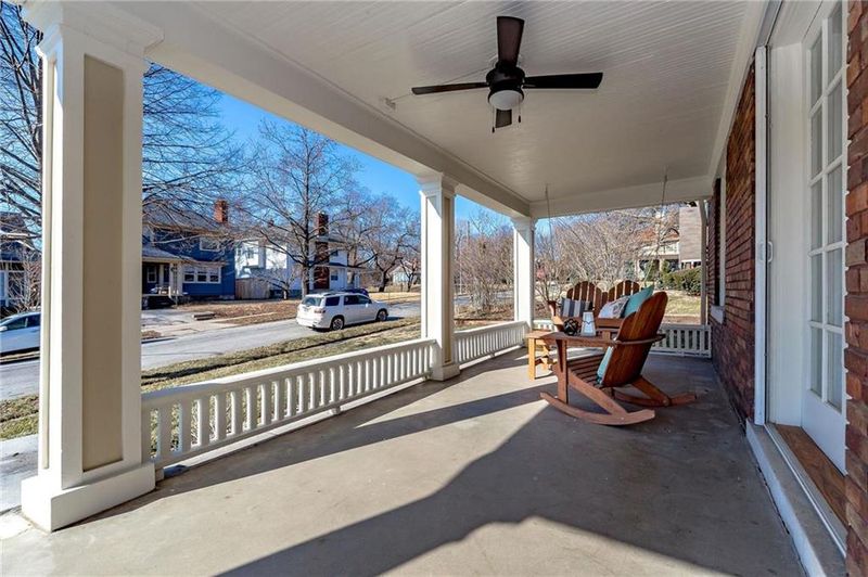 8 E 53rd Ter, Kansas City, MO 64112