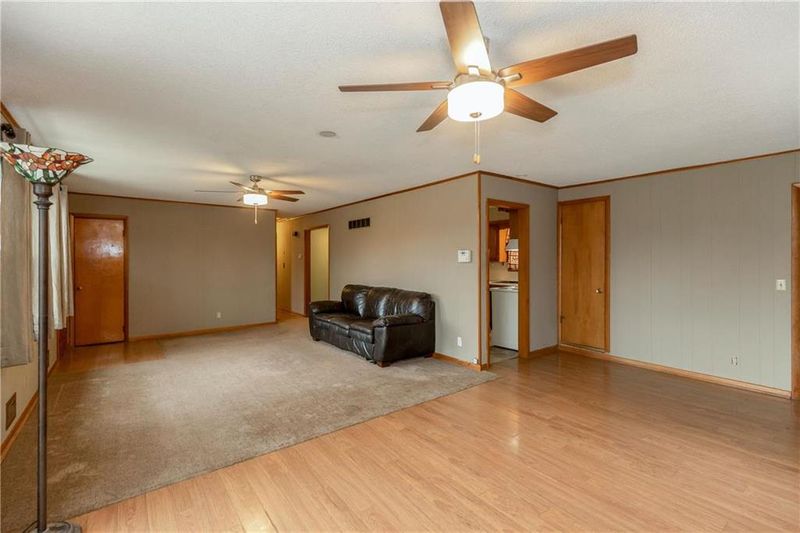 7921 E 57th St, Kansas City, MO 64129