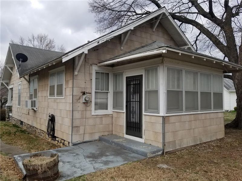 141 E 3rd Ave, Garnett, KS 66032