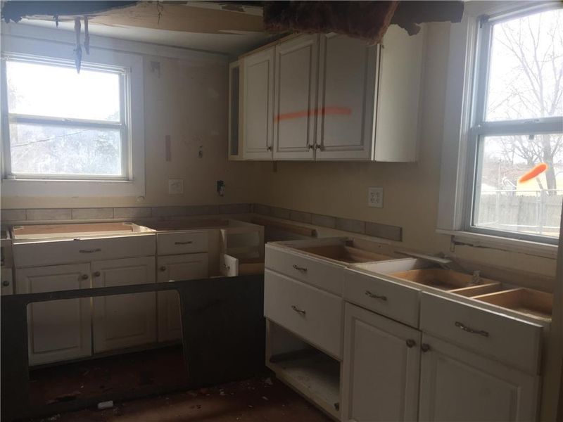 612 Thompson Ave, St Joseph, MO 64504