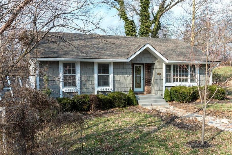 10040 NW Blum Rd, Kansas City, MO 64152
