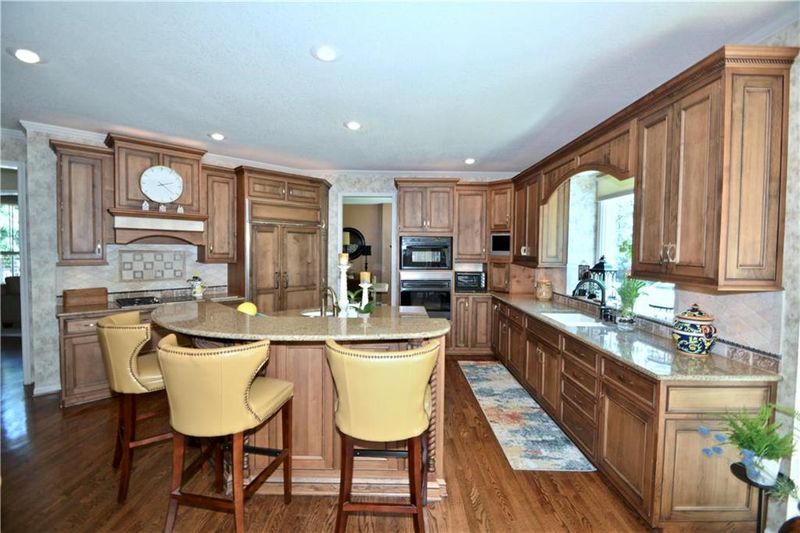 13102 Mackey St, Overland Park, KS 66213