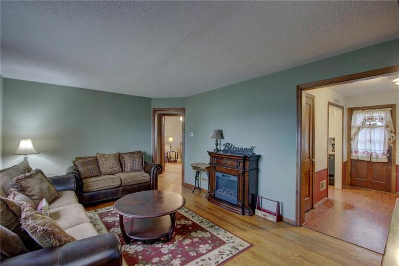 7740 Floyd St, Overland Park, KS 66204