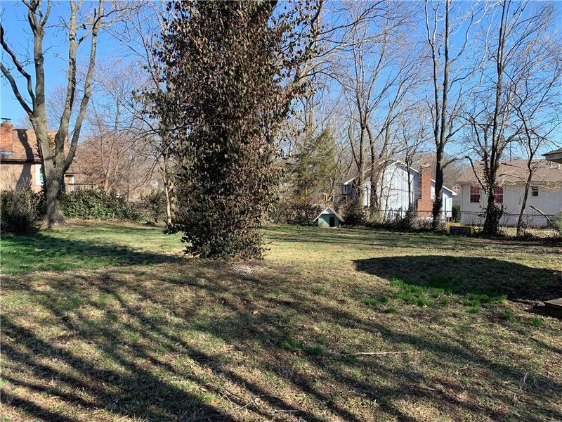 8305 E Gregory Blvd, Kansas City, MO 64133