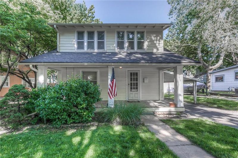 6012 Holmes St, Kansas City, MO 64110
