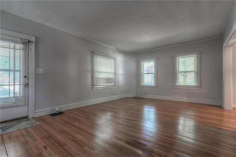 6012 Holmes St, Kansas City, MO 64110