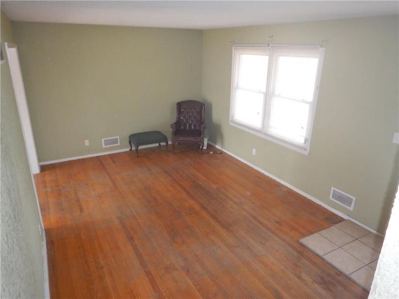 4820 Evanston Ave, Kansas City, MO 64133