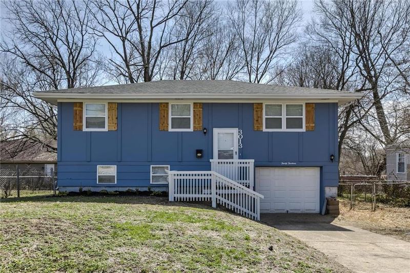 3013 E 67th St, Kansas City, MO 64132