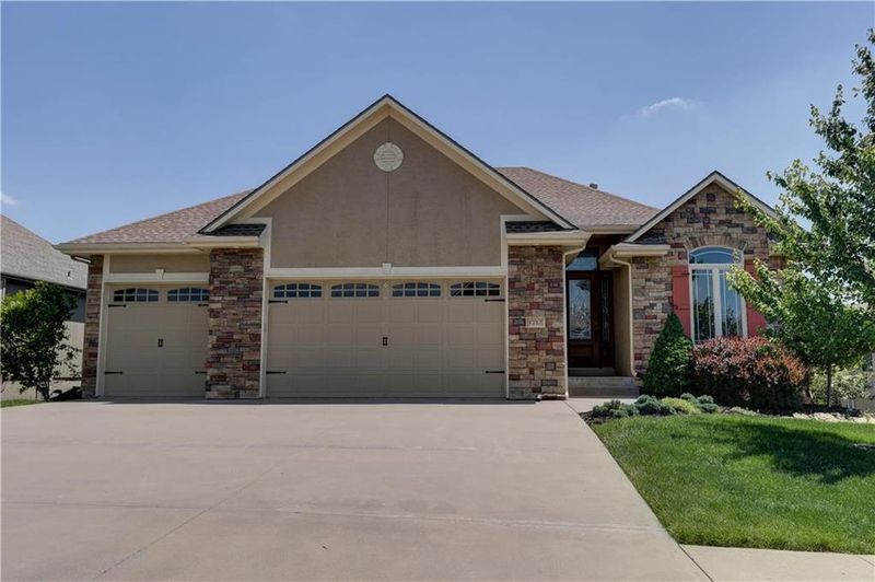 1217 Kettering Ln, Raymore, MO 64083