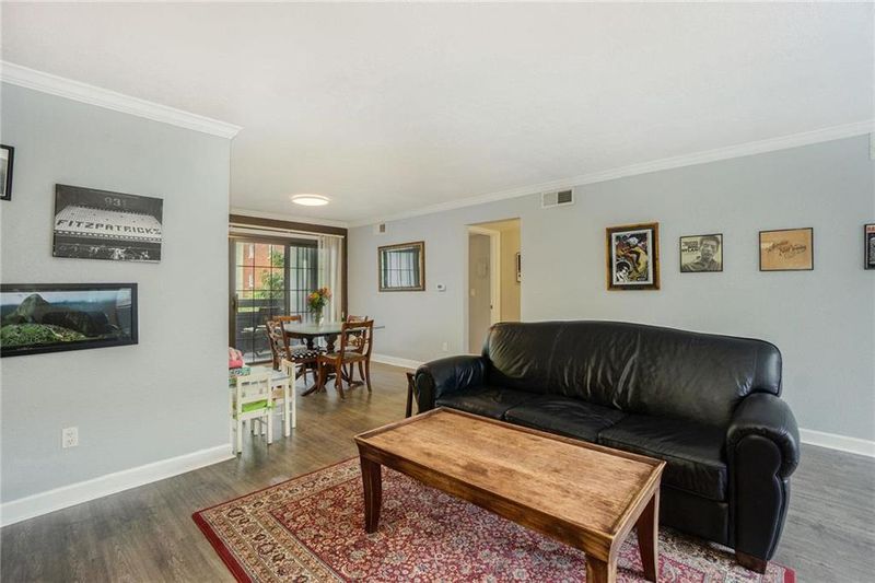 4058 Warwick #8 St, Kansas City, MO 64111