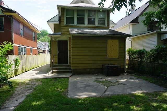 2632 College Ave, Kansas City, MO 64138