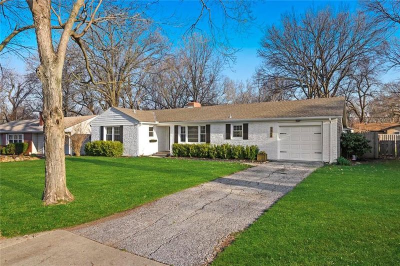 7708 W 67th St, Overland Park, KS 66202