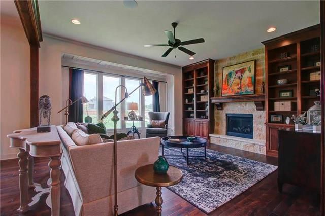 8028 W 166 Pl, Overland Park, KS 66085