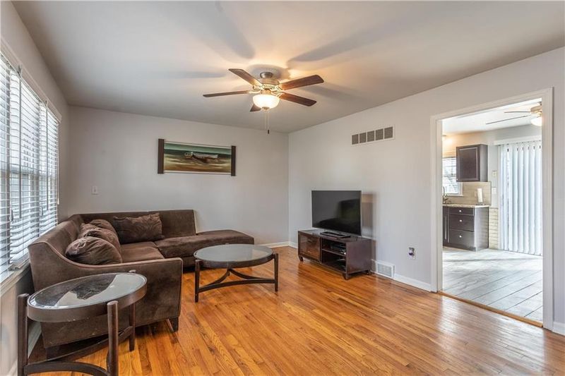 8805 Kessler Ln, Overland Park, KS 66212