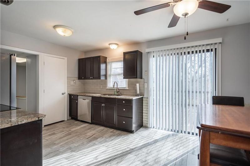 8805 Kessler Ln, Overland Park, KS 66212