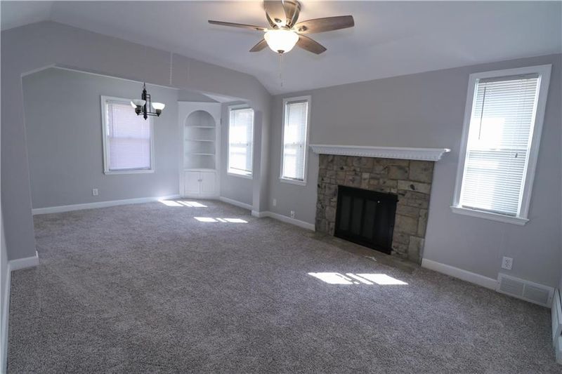 806 E 83rd St, Kansas City, MO 64131