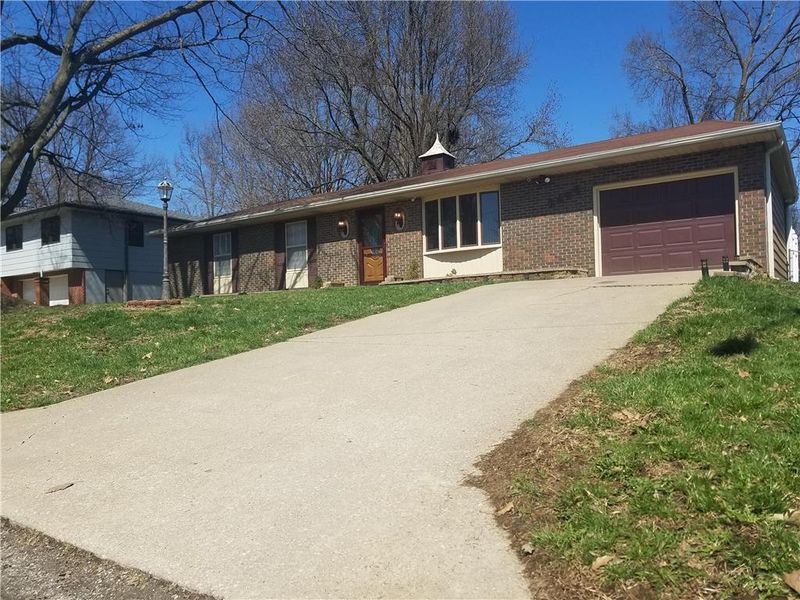 2427 Dewey St, St Joseph, MO 64505