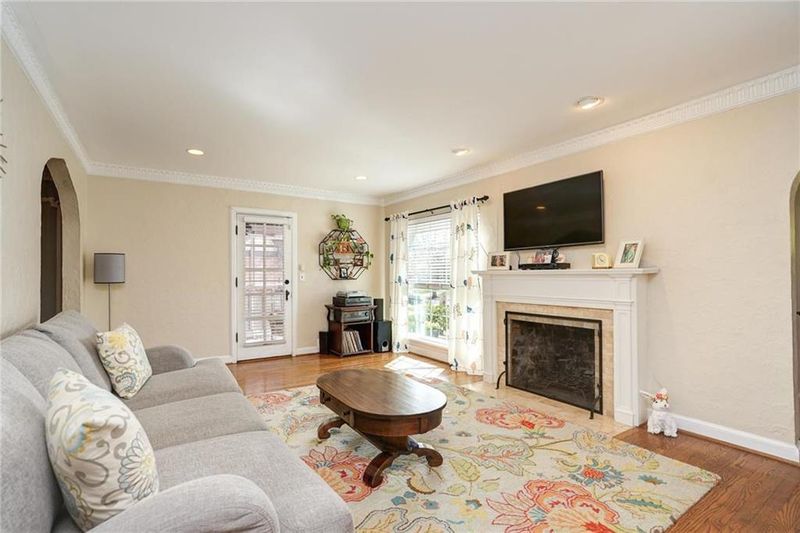 6705 Locust St, Kansas City, MO 64131