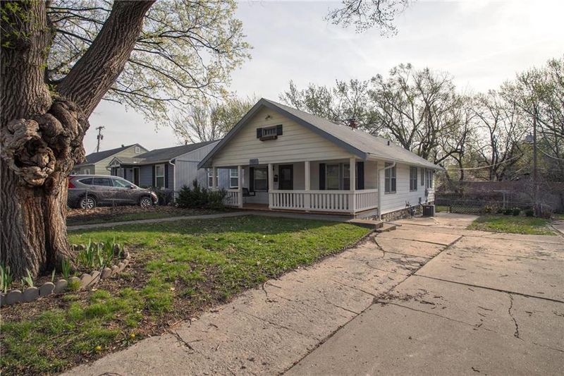 7125 Main St, Kansas City, MO 64114