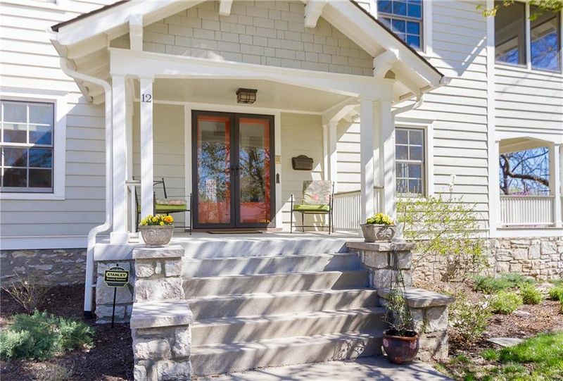 12 E 53rd Ter, Kansas City, MO 64112