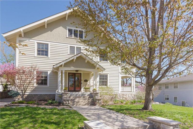 12 E 53rd Ter, Kansas City, MO 64112