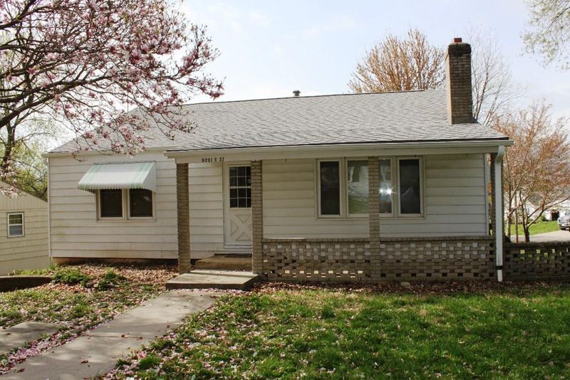 9201 E 37th St, Kansas City, MO 64133