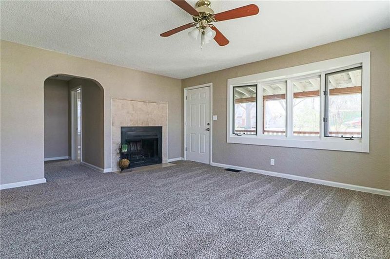 10202 E Sheley Rd, Independence, MO 64052