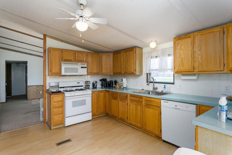 581 N 900 Rd, Lawrence, KS 66047